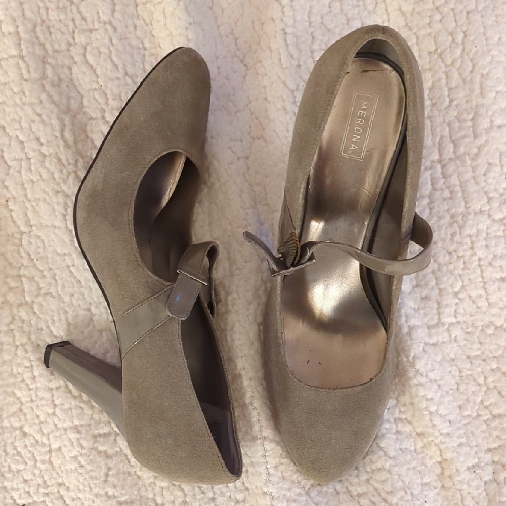 Versona Women's Chic Beige Heels